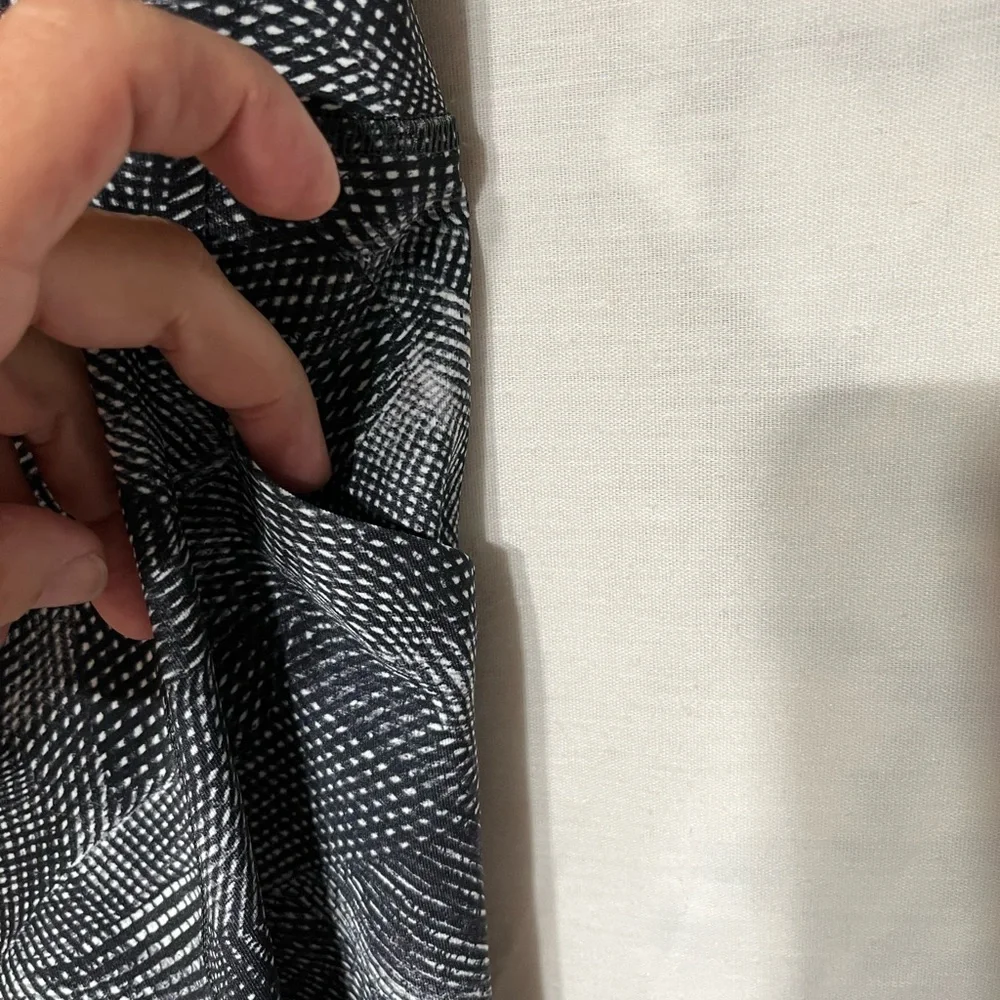 Lululemon Athletica Black and White Geometric‎ Leggings